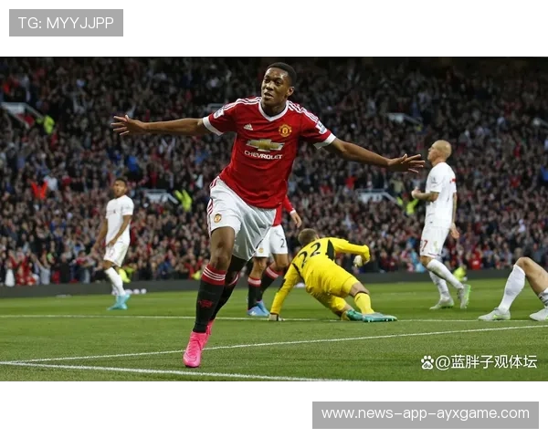 尤文卡瓦尼替补上场冷静补射完成绝杀