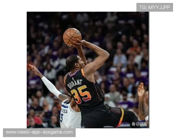 篮网外线射手在关键时刻命中三分