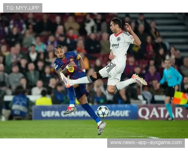 巴萨孔德双响，法兰克福无力反击